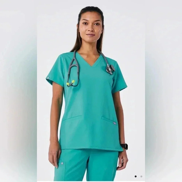 Figs Scrubs Casma Three-Pocket Scrub Top™ - Picture 1 of 6